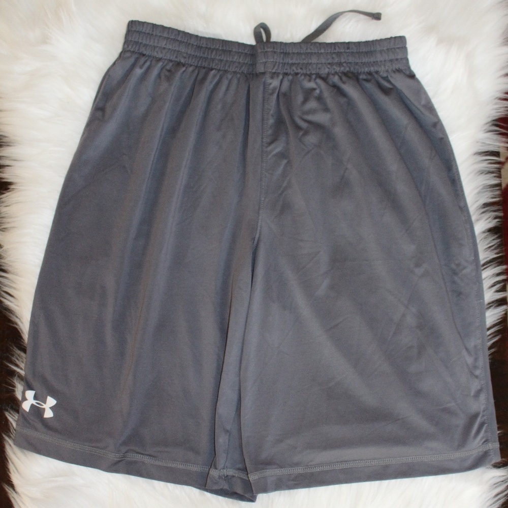 Under Armour,  gray Loose heatGear shorts Youth XL ....